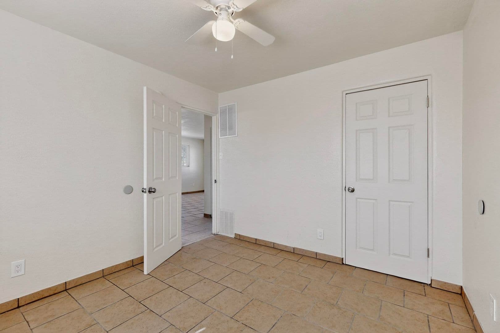 Albuquerque Apartment: 536 Cardenas Dr SE