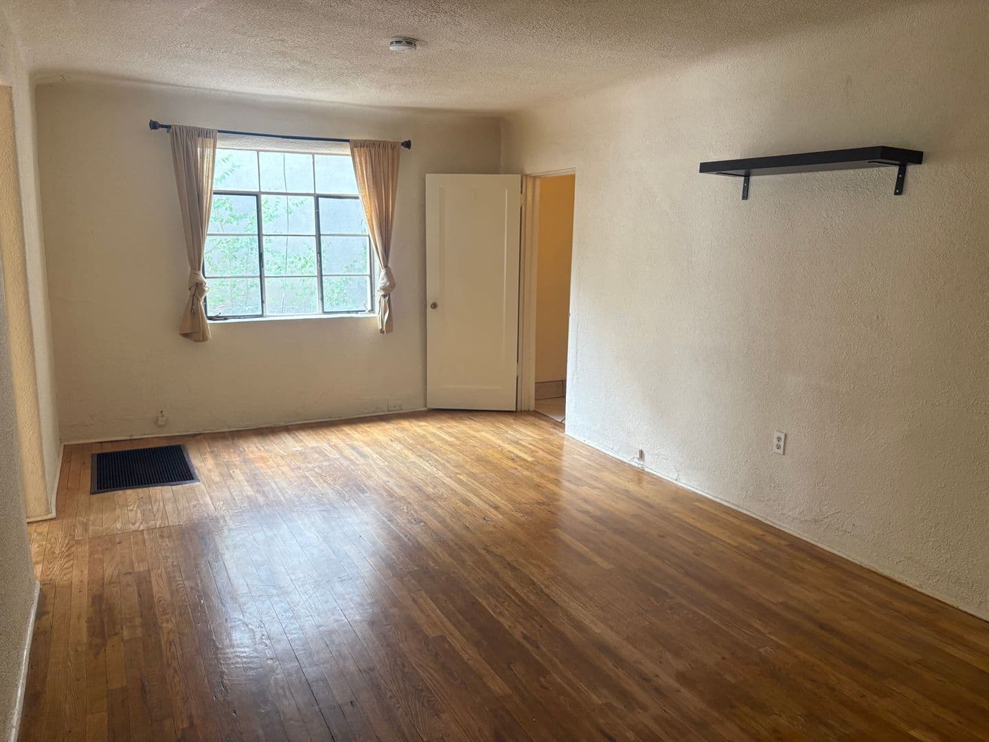 Albuquerque Apartment: 223 Solano Dr NE