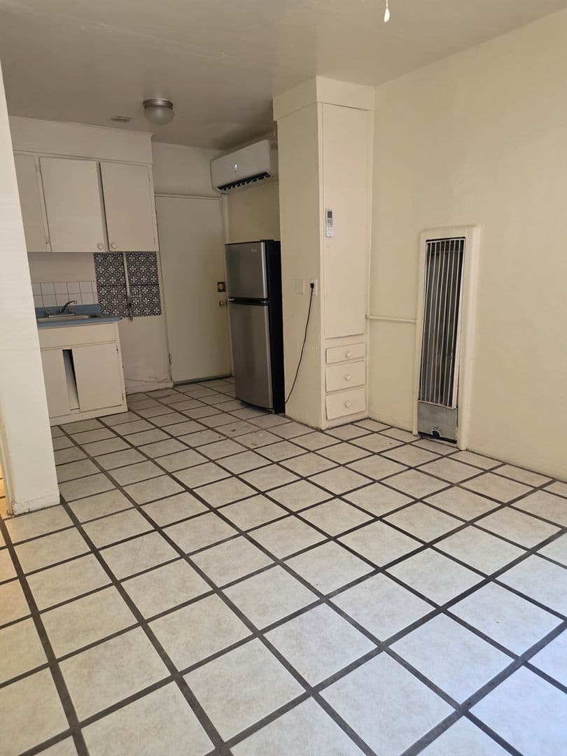 Albuquerque Apartment: Buena Vista/Gold
