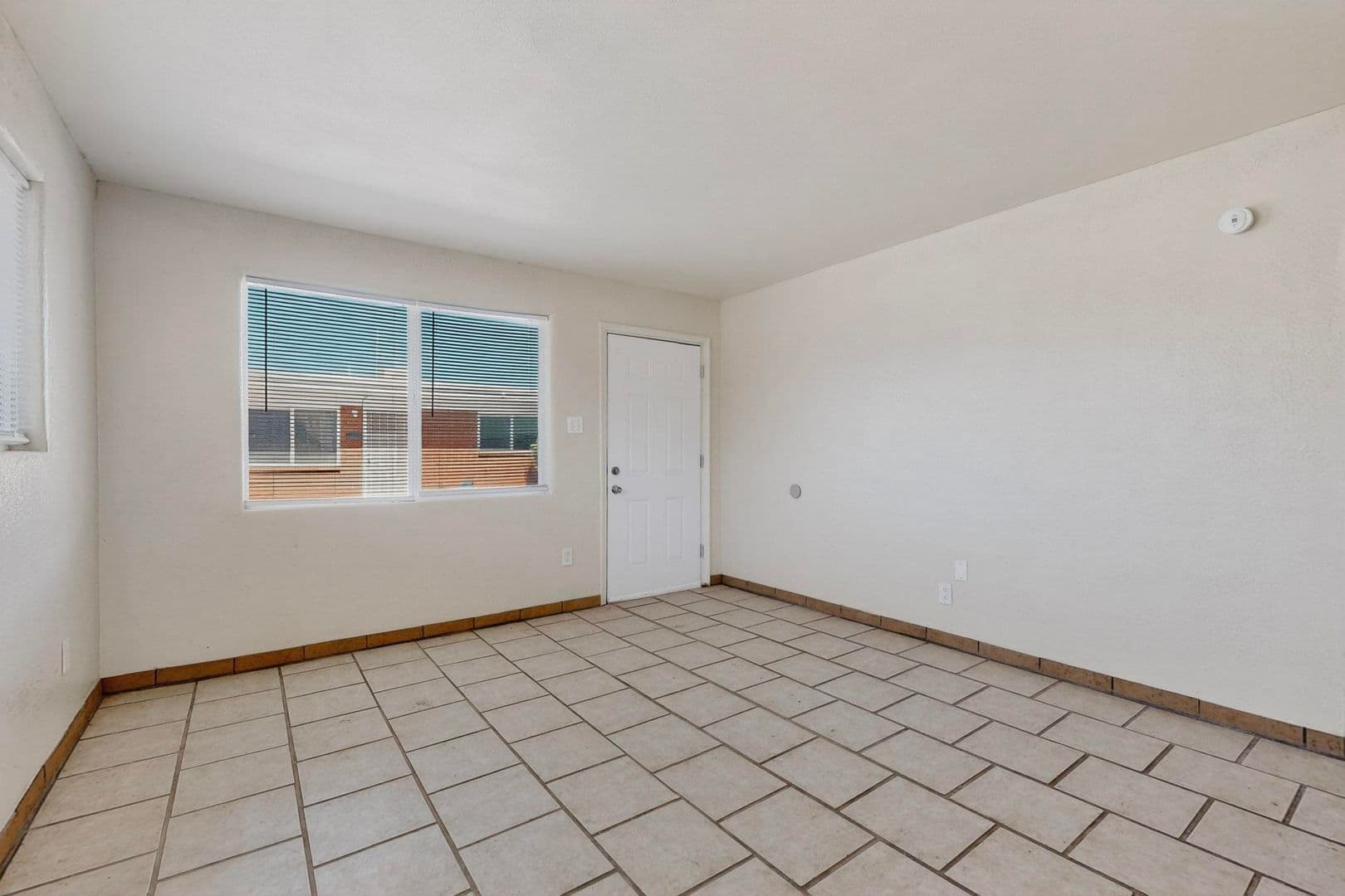 Albuquerque Apartment: 536 Cardenas Dr SE