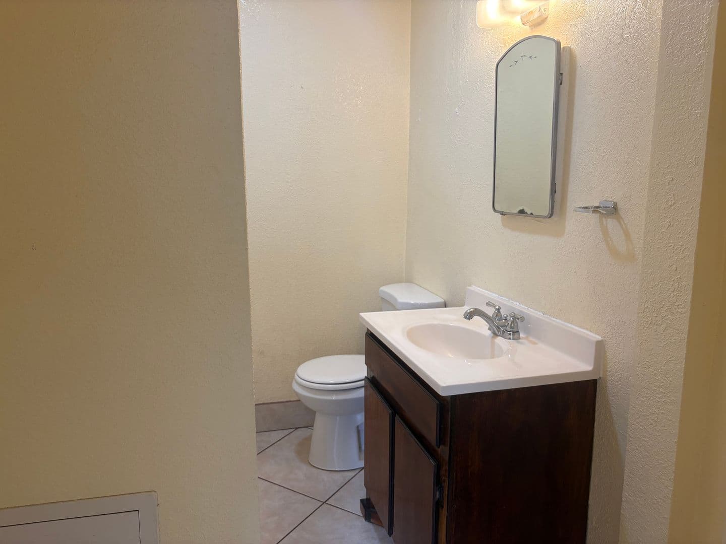 Albuquerque Apartment: 223 Solano Dr NE
