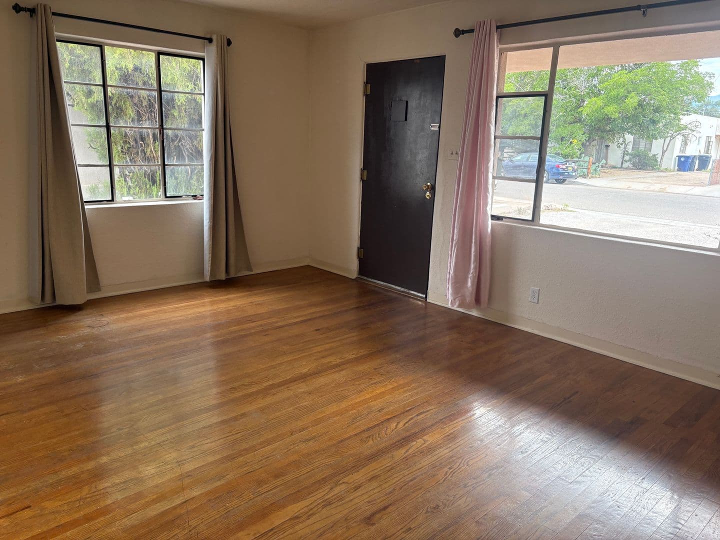 Albuquerque Apartment: 223 Solano Dr NE