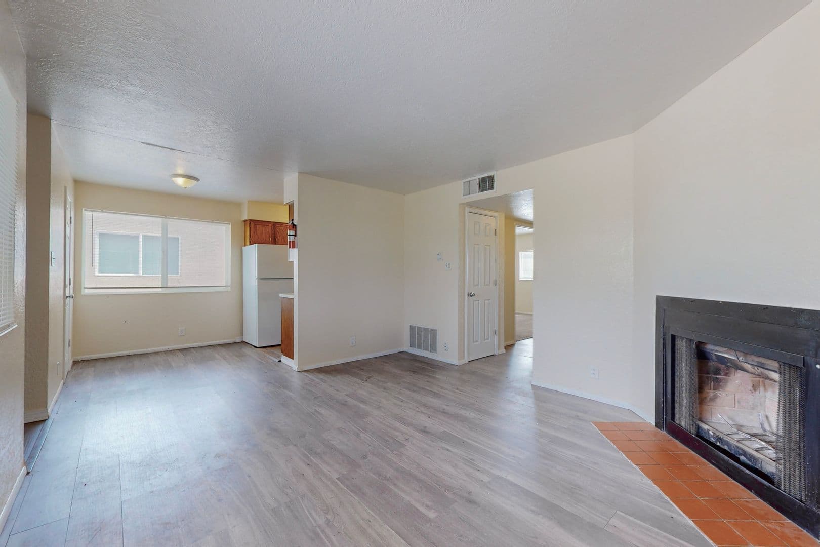 Albuquerque Apartment: 8000 Grand Avenue NE