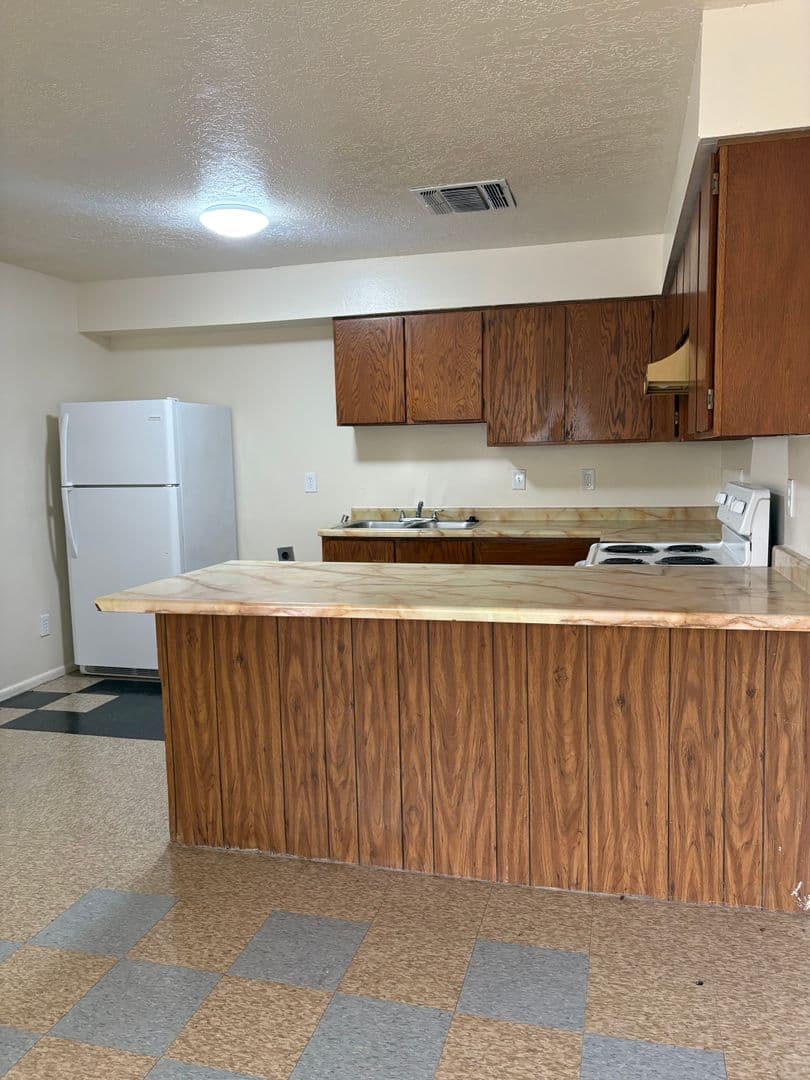 Albuquerque Apartment: 504 Candelaria Blvd. NW