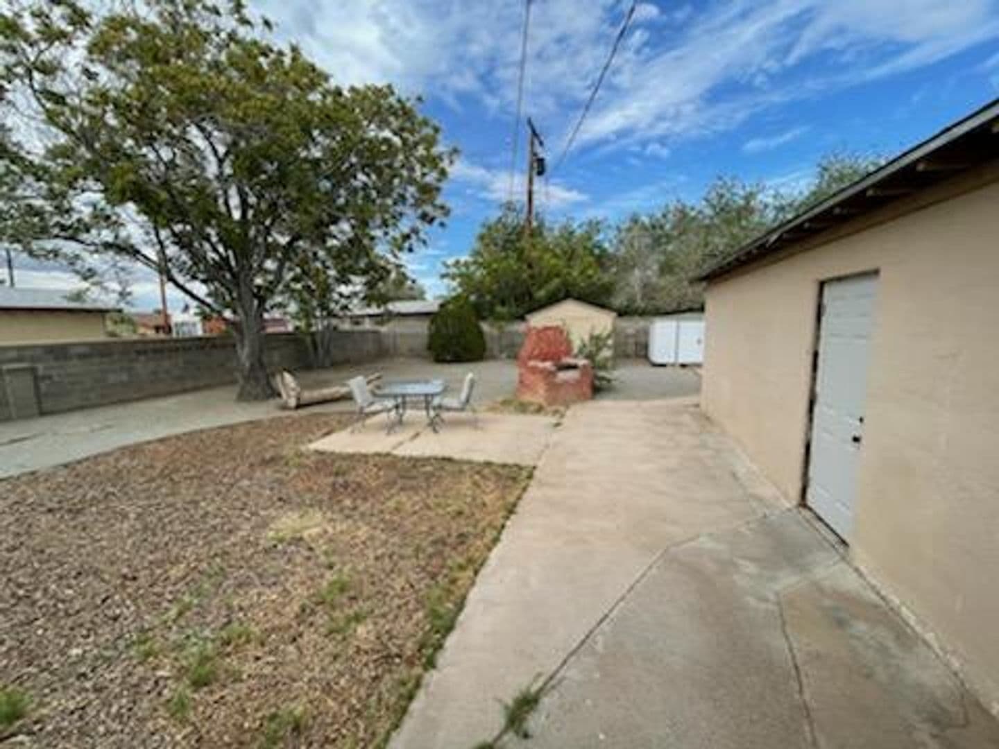 Albuquerque House: 560 60th Street NW