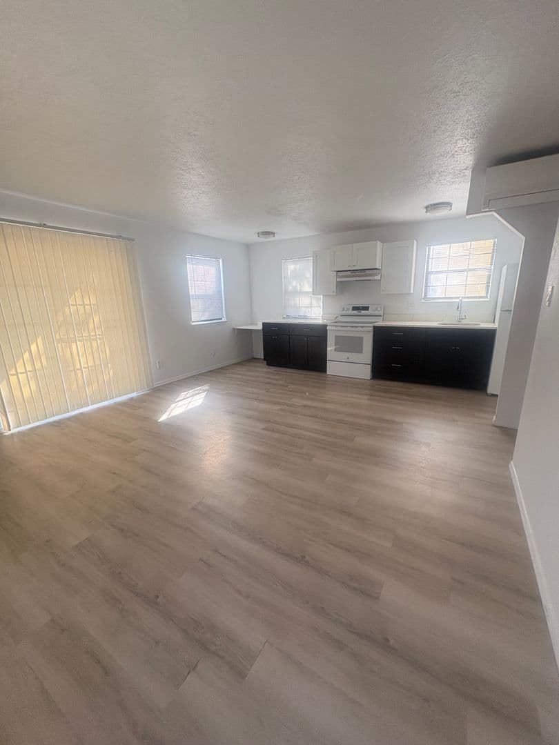 Albuquerque Apartment: 816 Coal Avenue SW