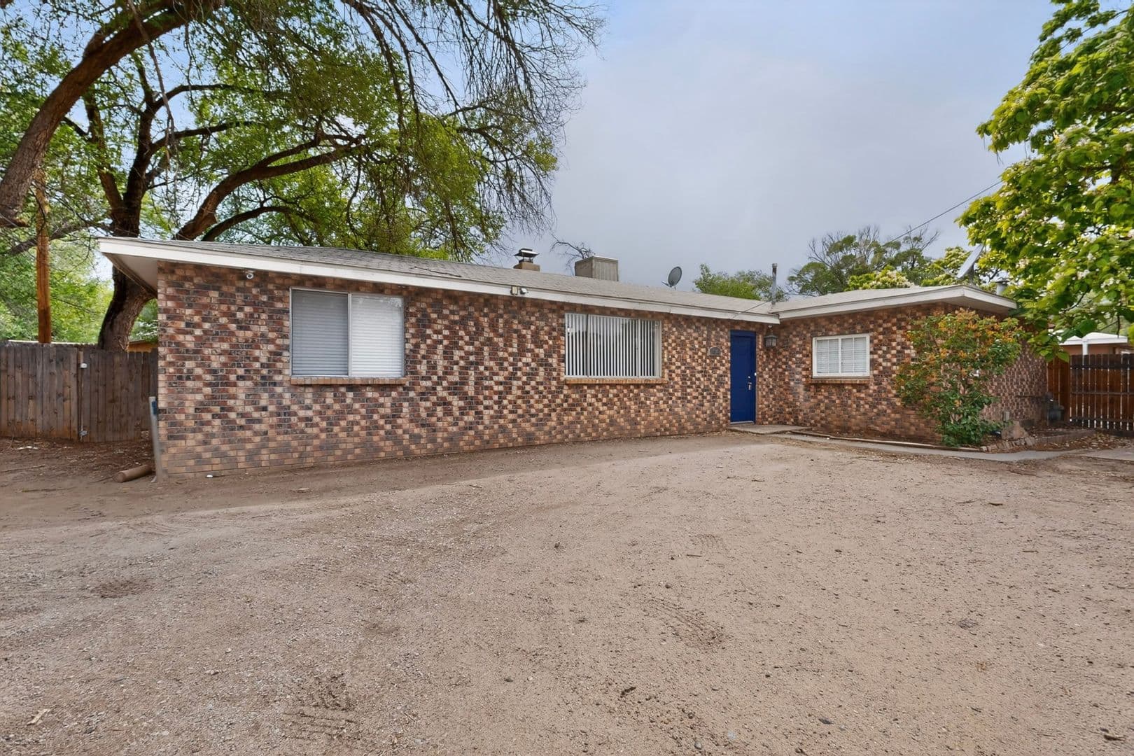 Albuquerque House: 1846 Henry Circle SW