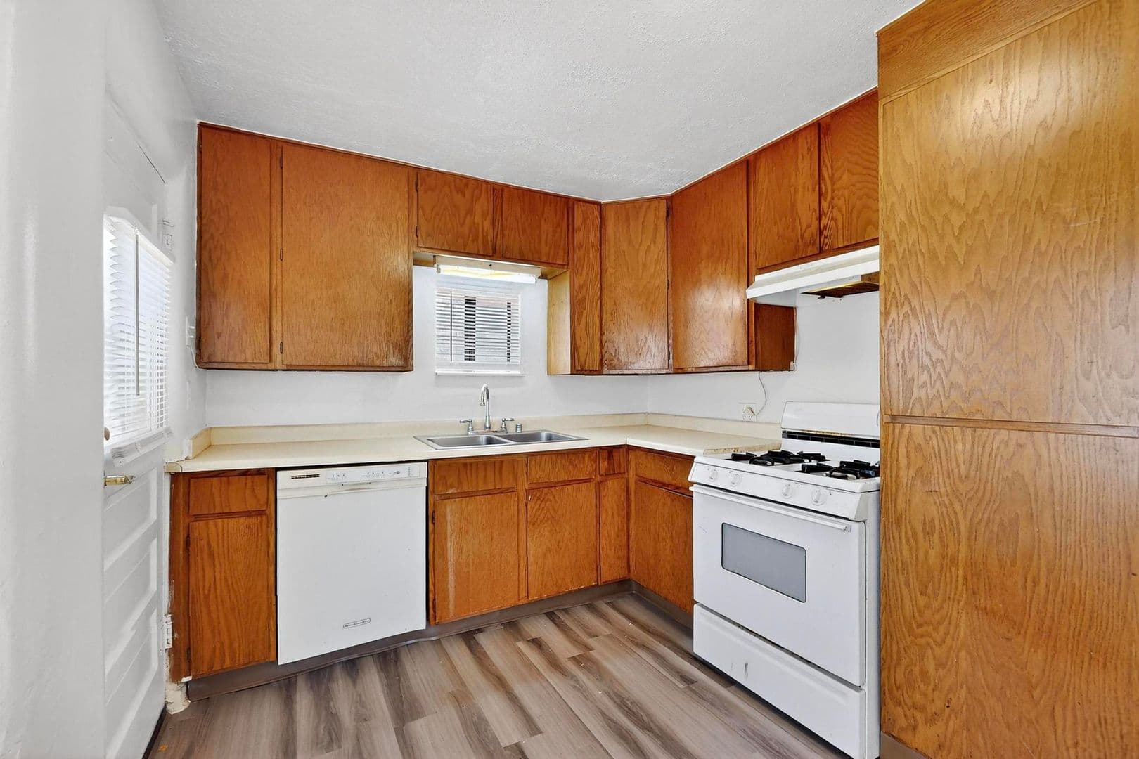 Albuquerque House: 5016 5th Street NW