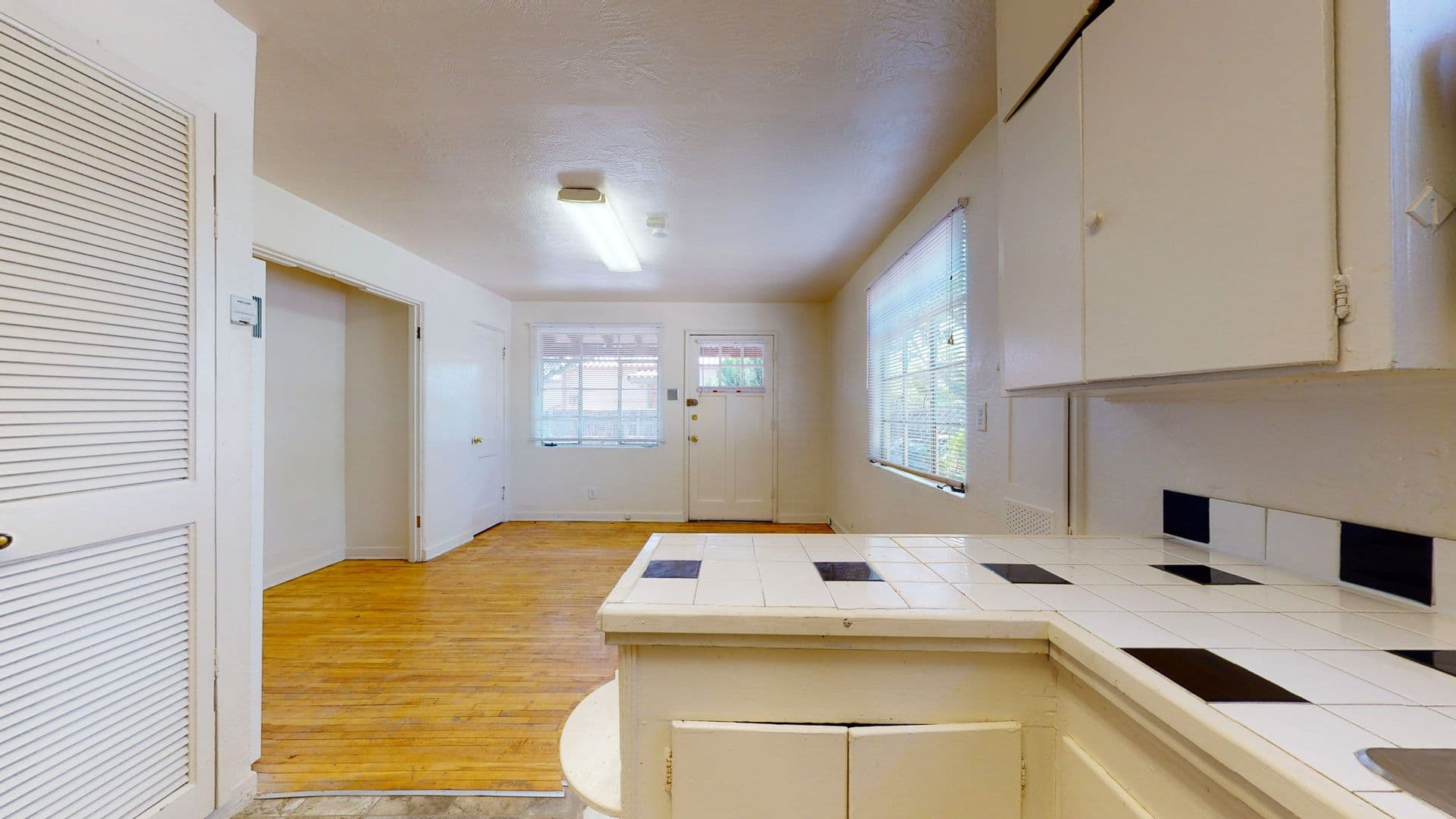 Albuquerque Apartment: 1816 Lead Avenue SE