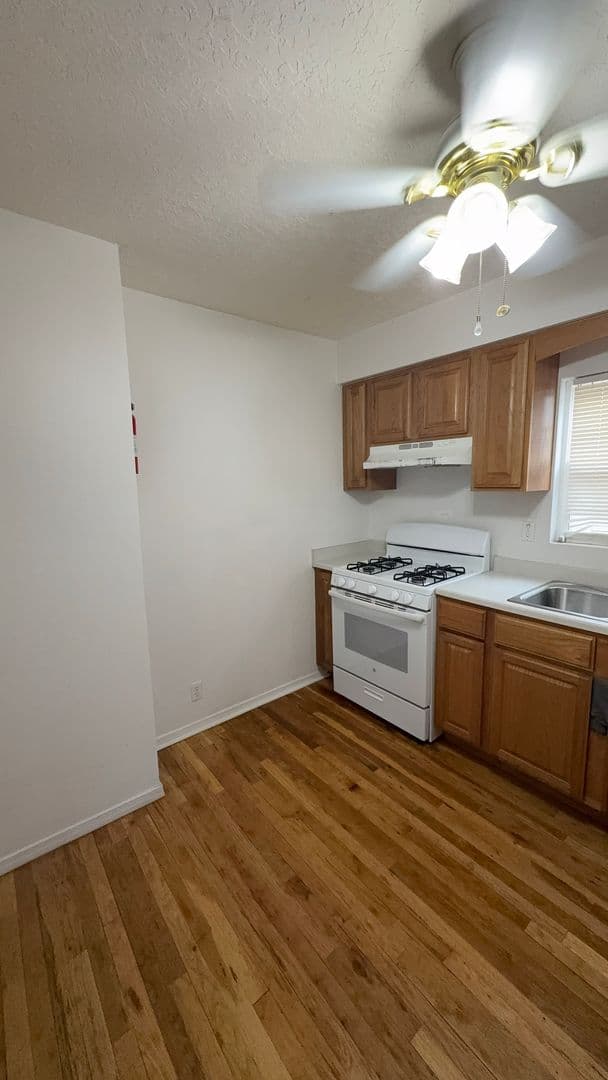 Albuquerque Apartment: 1521 Gold Ave SE