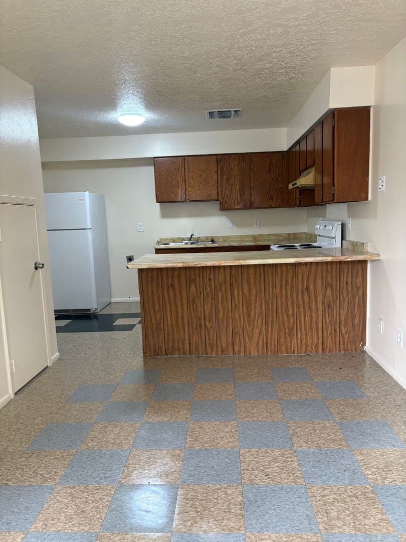Albuquerque Apartment: 504 Candelaria Blvd. NW