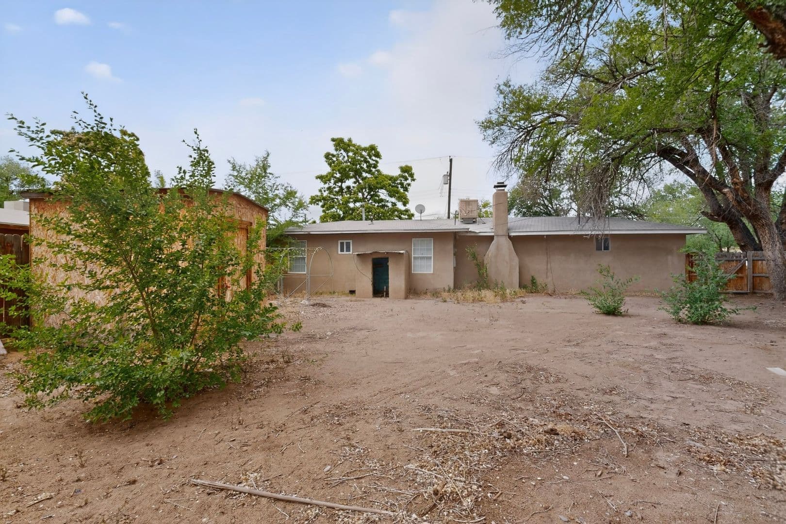 Albuquerque House: 1846 Henry Circle SW