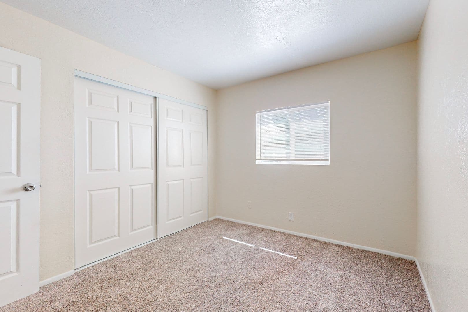 Albuquerque Apartment: 8000 Grand Avenue NE