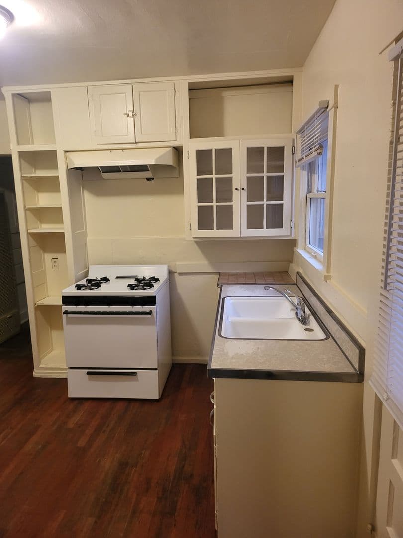 Albuquerque Apartment: 1900-1910 Gold Ave SE