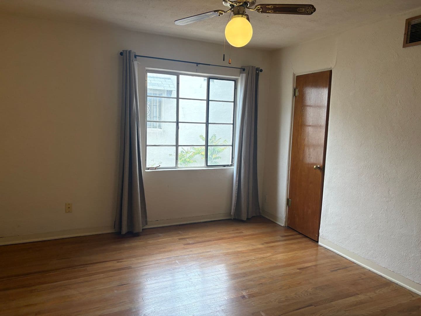Albuquerque Apartment: 223 Solano Dr NE