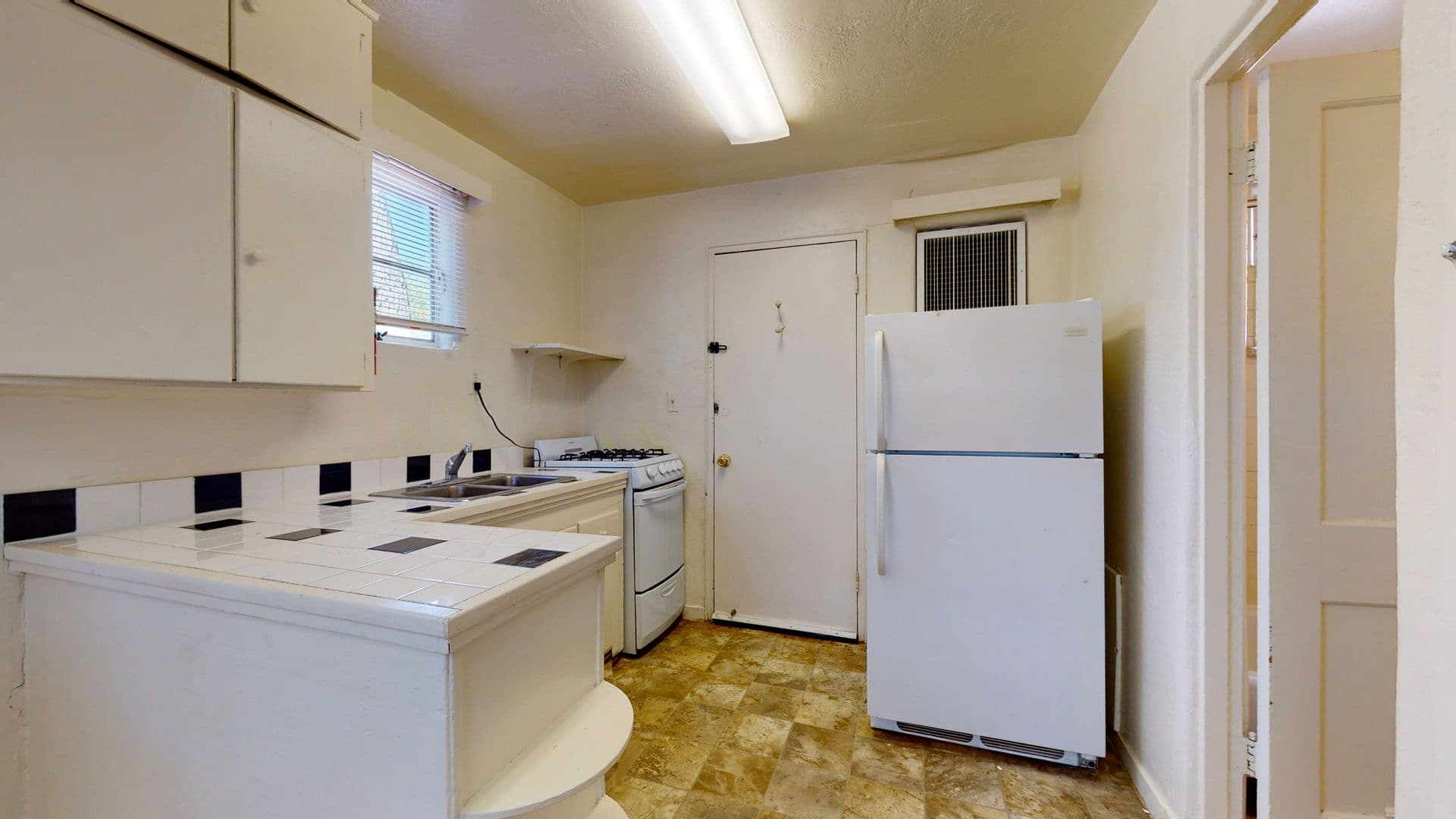 Albuquerque Apartment: 1816 Lead Avenue SE