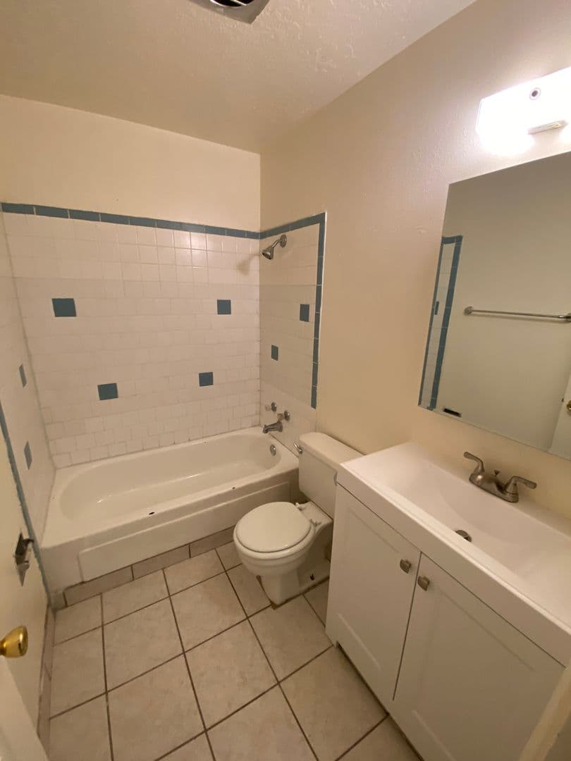 Albuquerque Apartment: 449 Charleston St SE