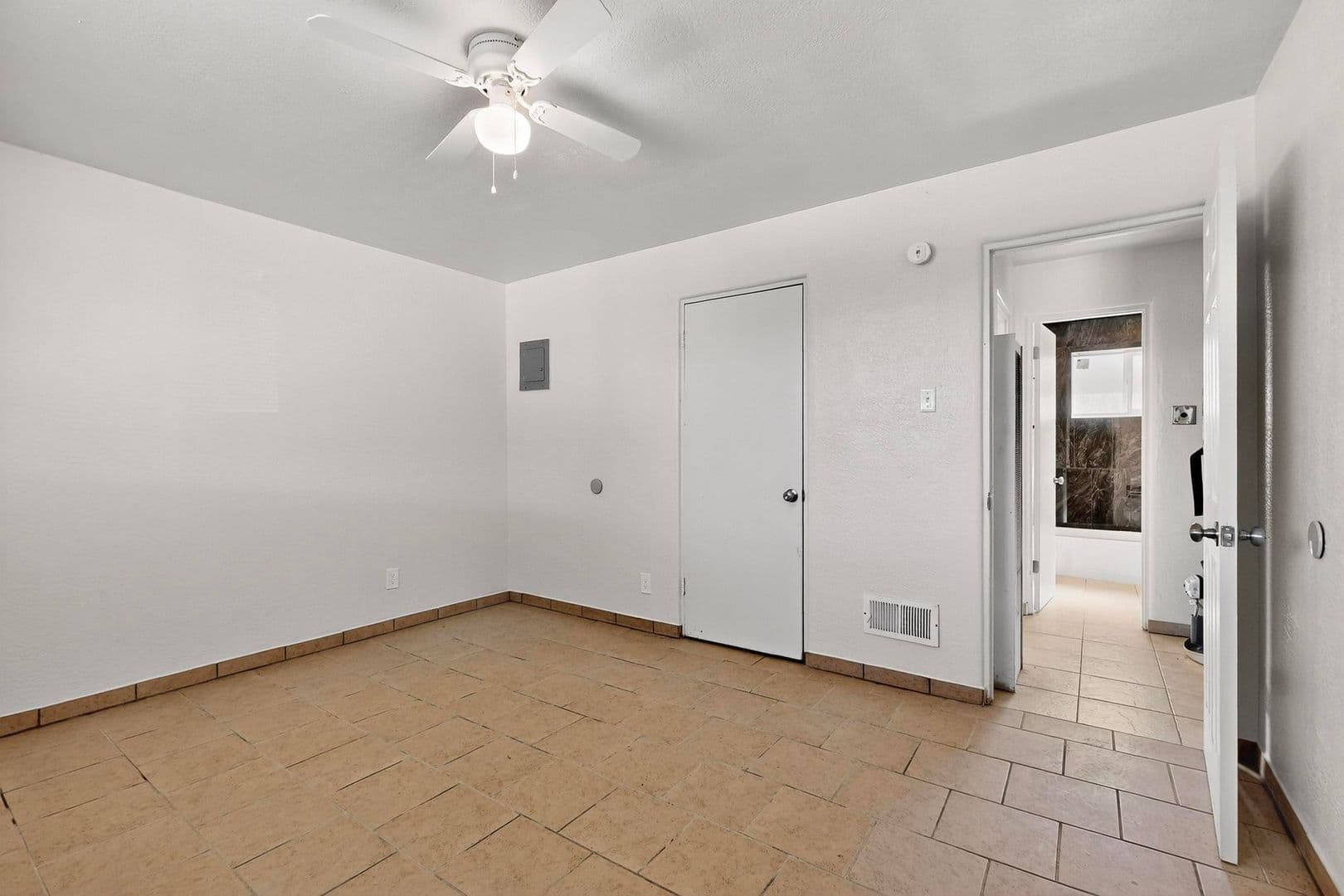 Albuquerque Apartment: Z536 Cardenas Dr SE