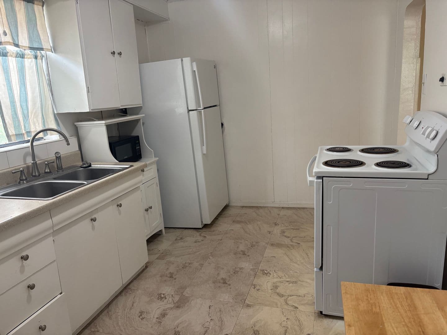 Albuquerque Apartment: 223 Solano Dr NE