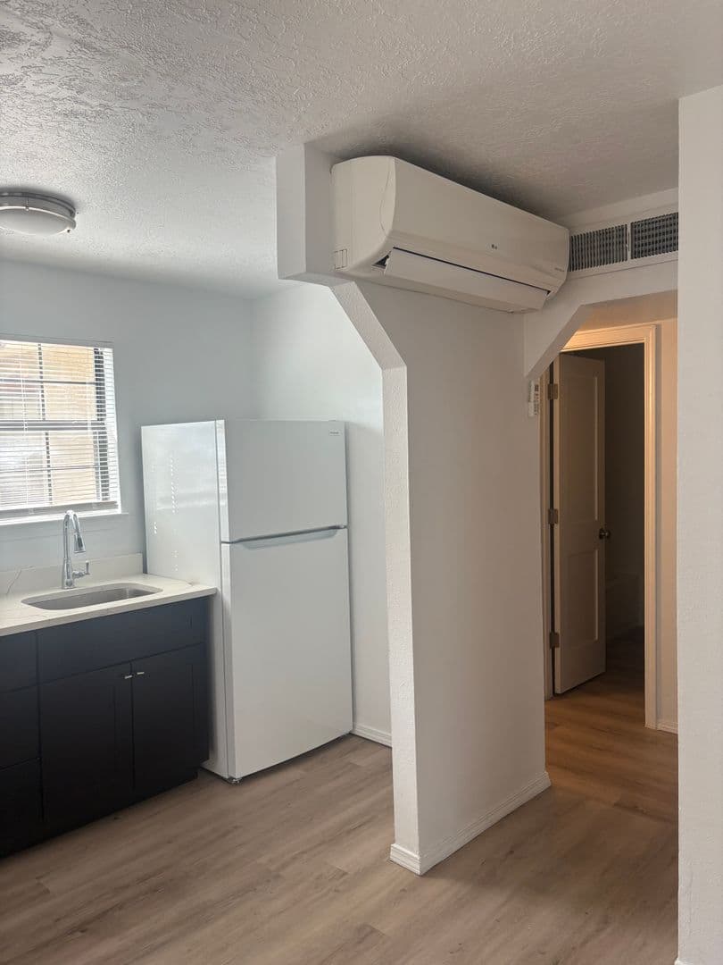 Albuquerque Apartment: 816 Coal Avenue SW