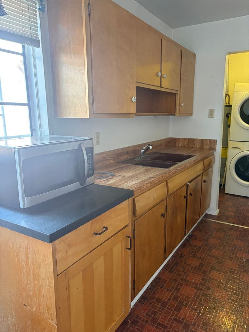 Albuquerque Apartment: 633 Monroe St. NE
