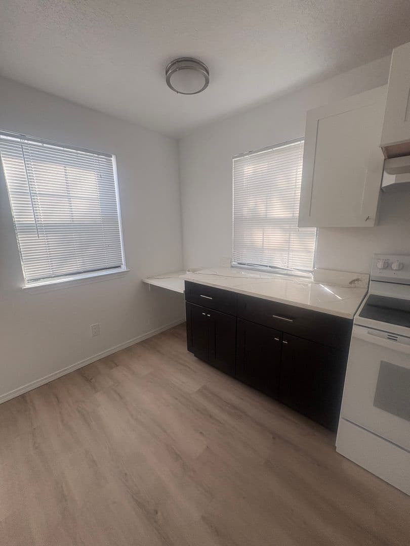 Albuquerque Apartment: 816 Coal Avenue SW