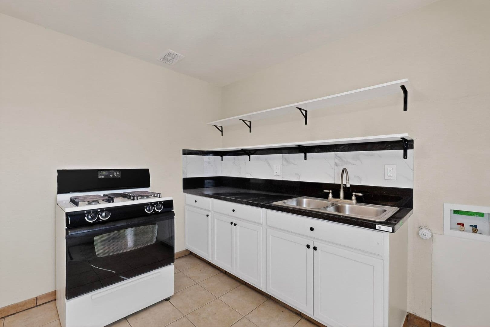 Albuquerque Apartment: Z536 Cardenas Dr SE