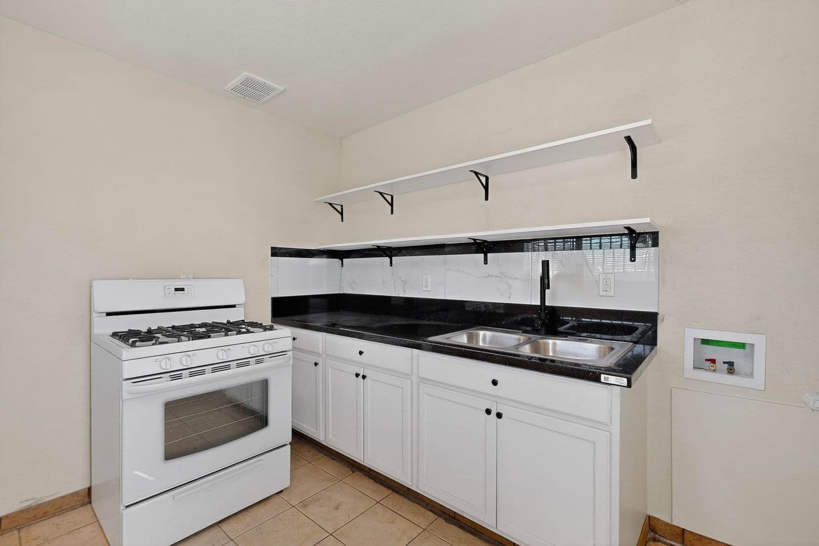 Albuquerque Apartment: Z536 Cardenas Dr SE