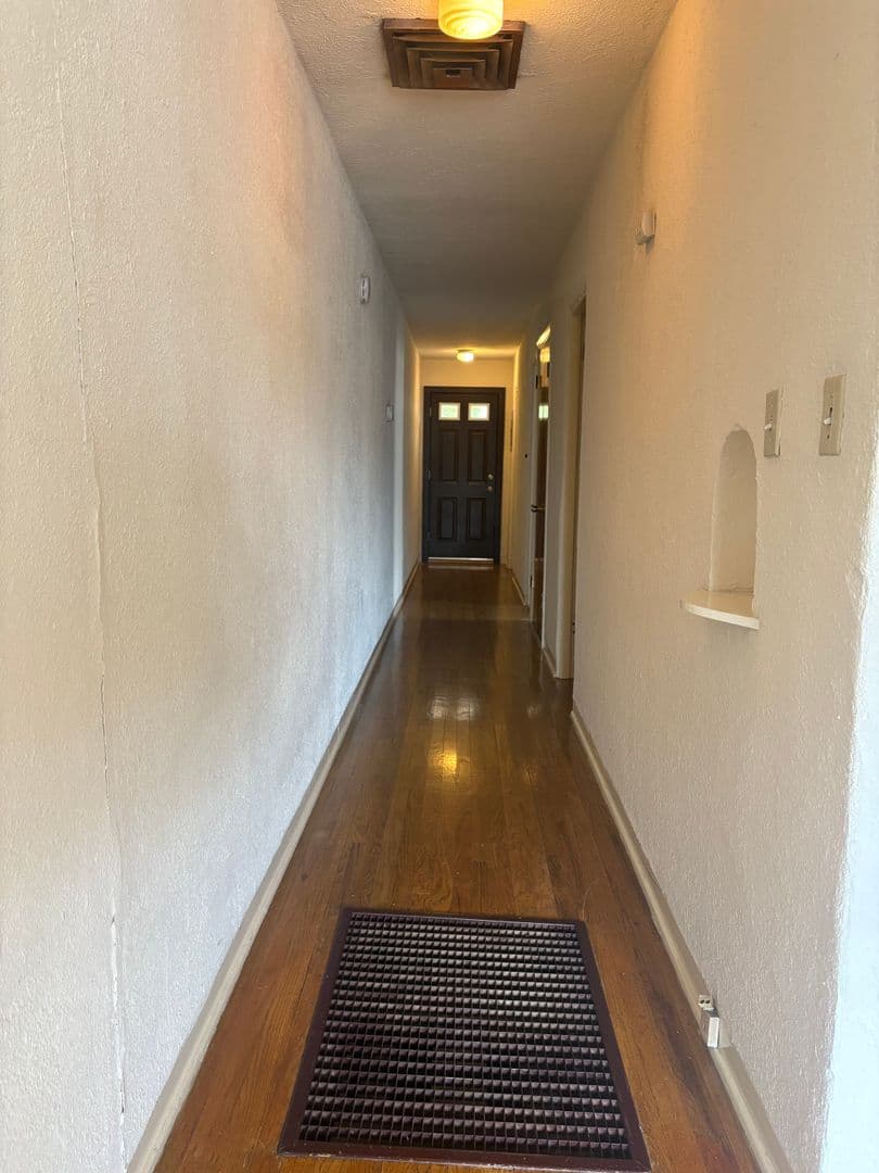 Albuquerque Apartment: 223 Solano Dr NE