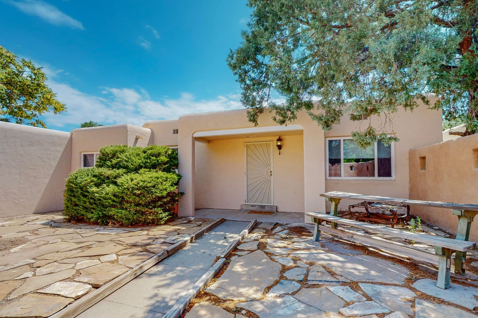 Albuquerque House: 1716 Bryn Mawr Dr NE