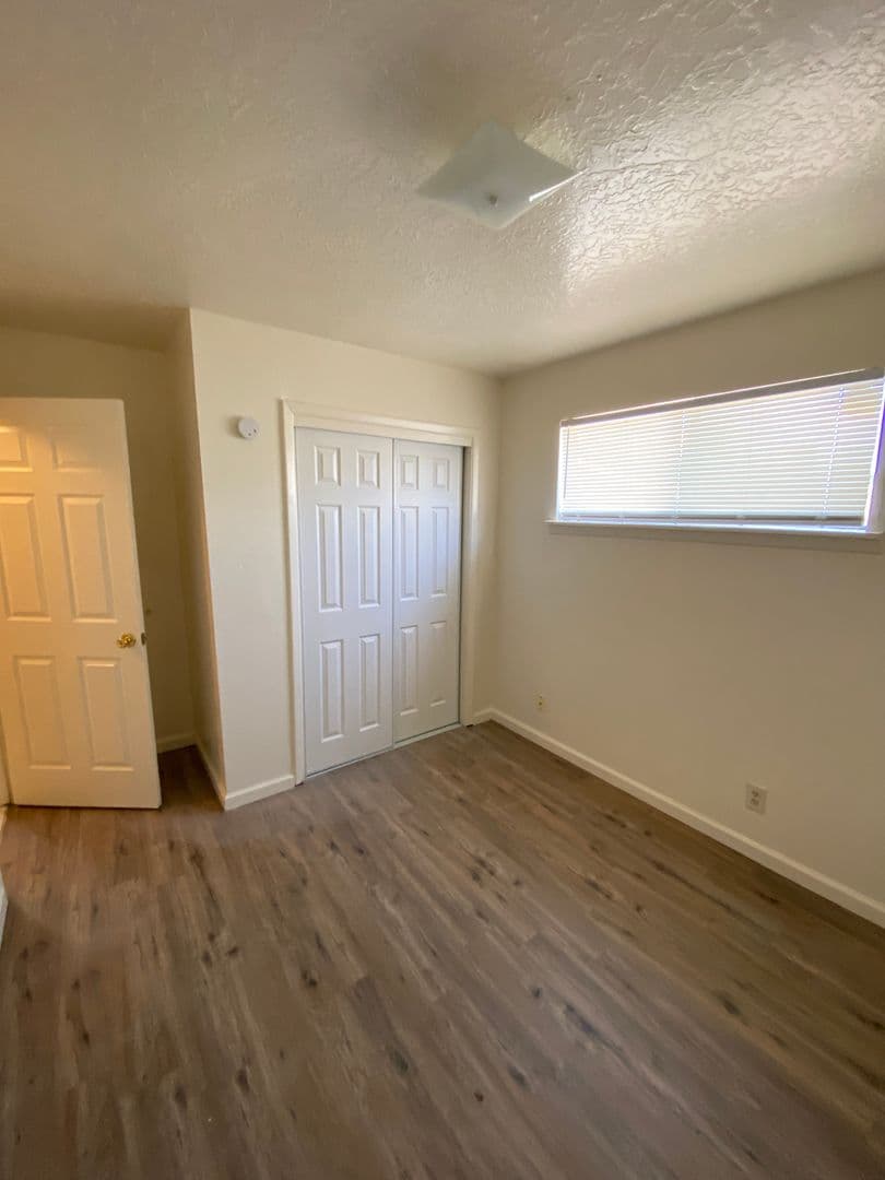 Albuquerque Apartment: 449 Charleston St SE