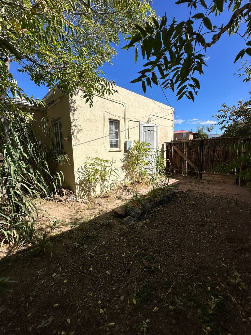 Albuquerque Apartment: Stanford/Silver