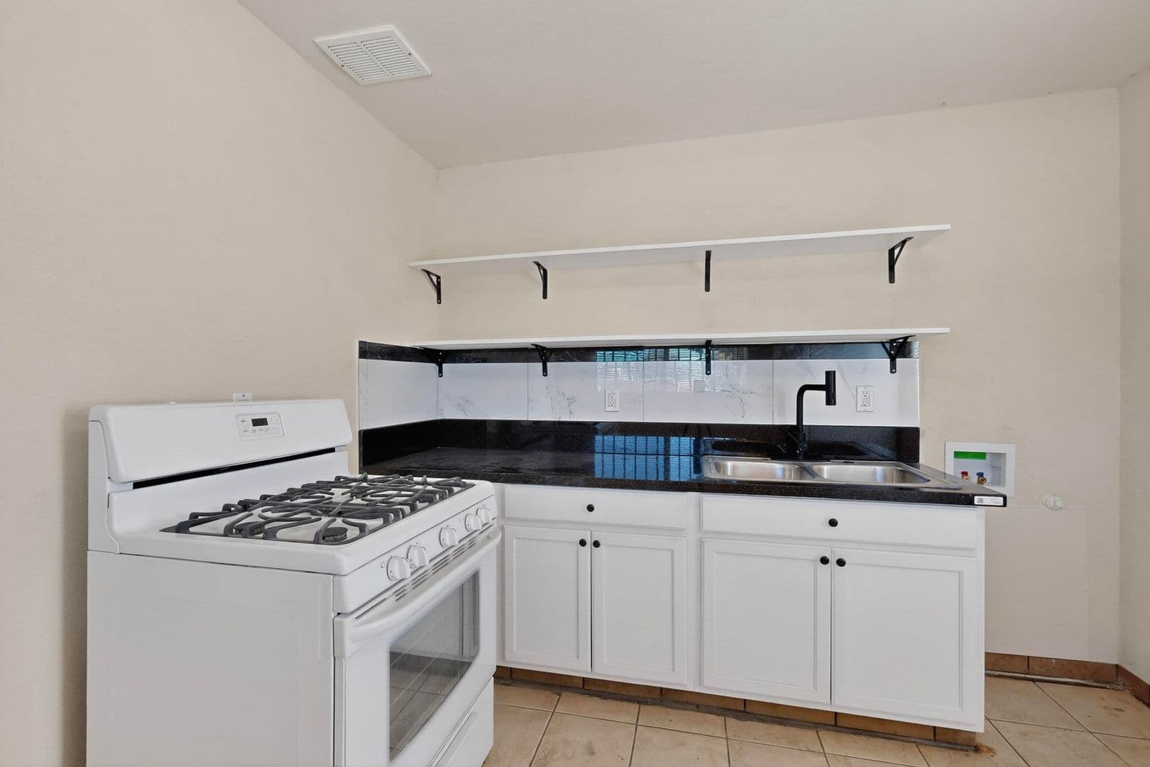 Albuquerque Apartment: Z536 Cardenas Dr SE