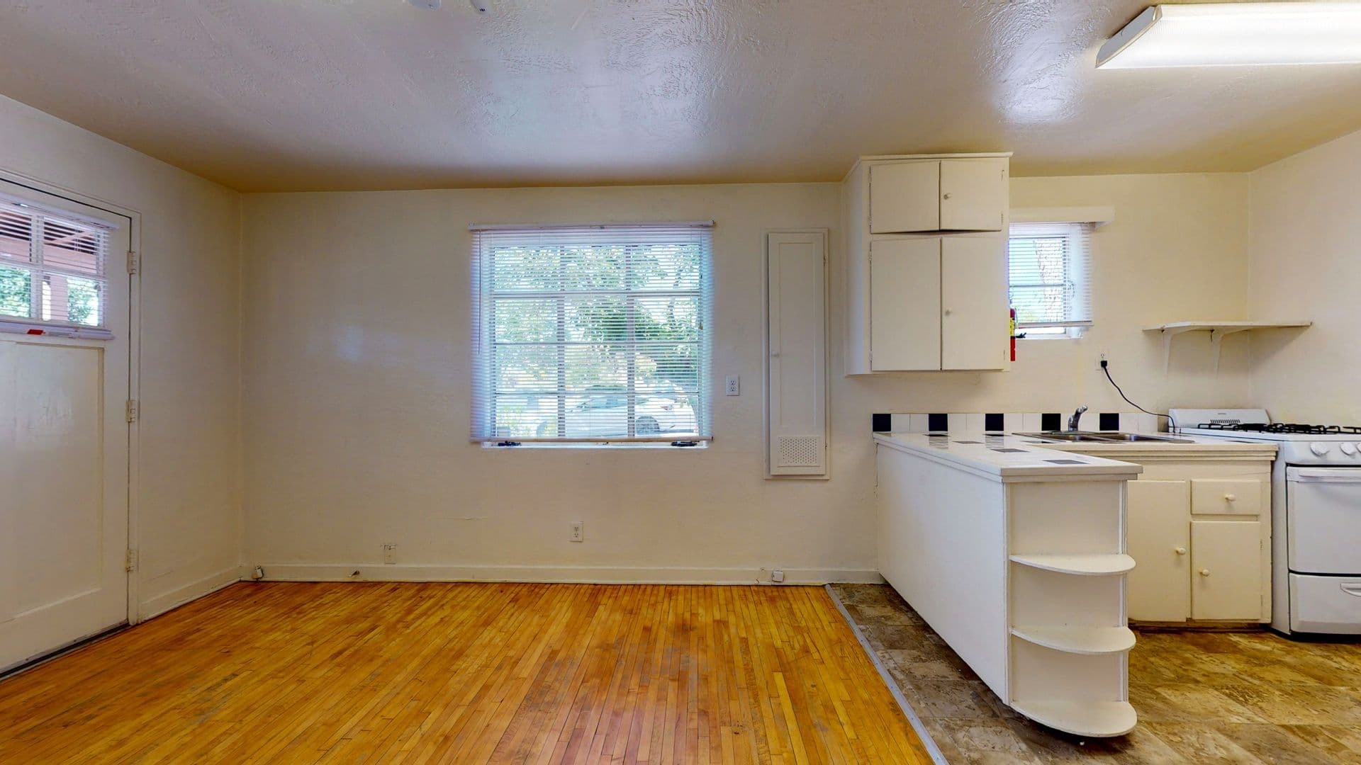 Albuquerque Apartment: 1816 Lead Avenue SE