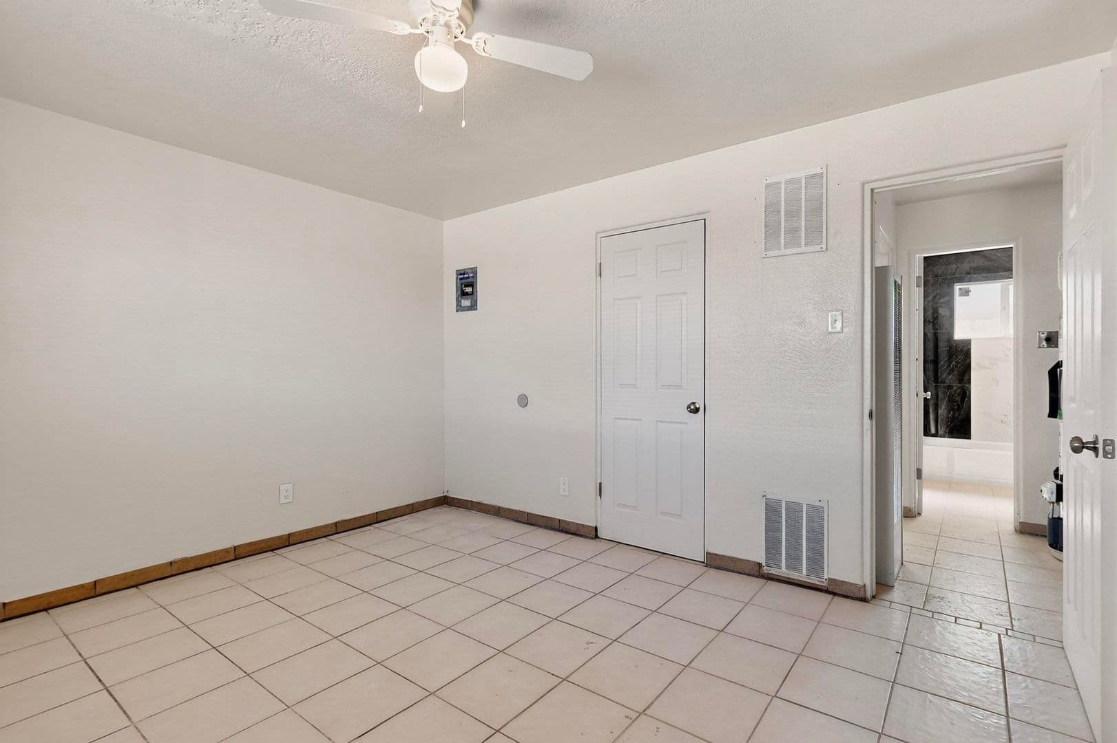 Albuquerque Apartment: 536 Cardenas Dr SE