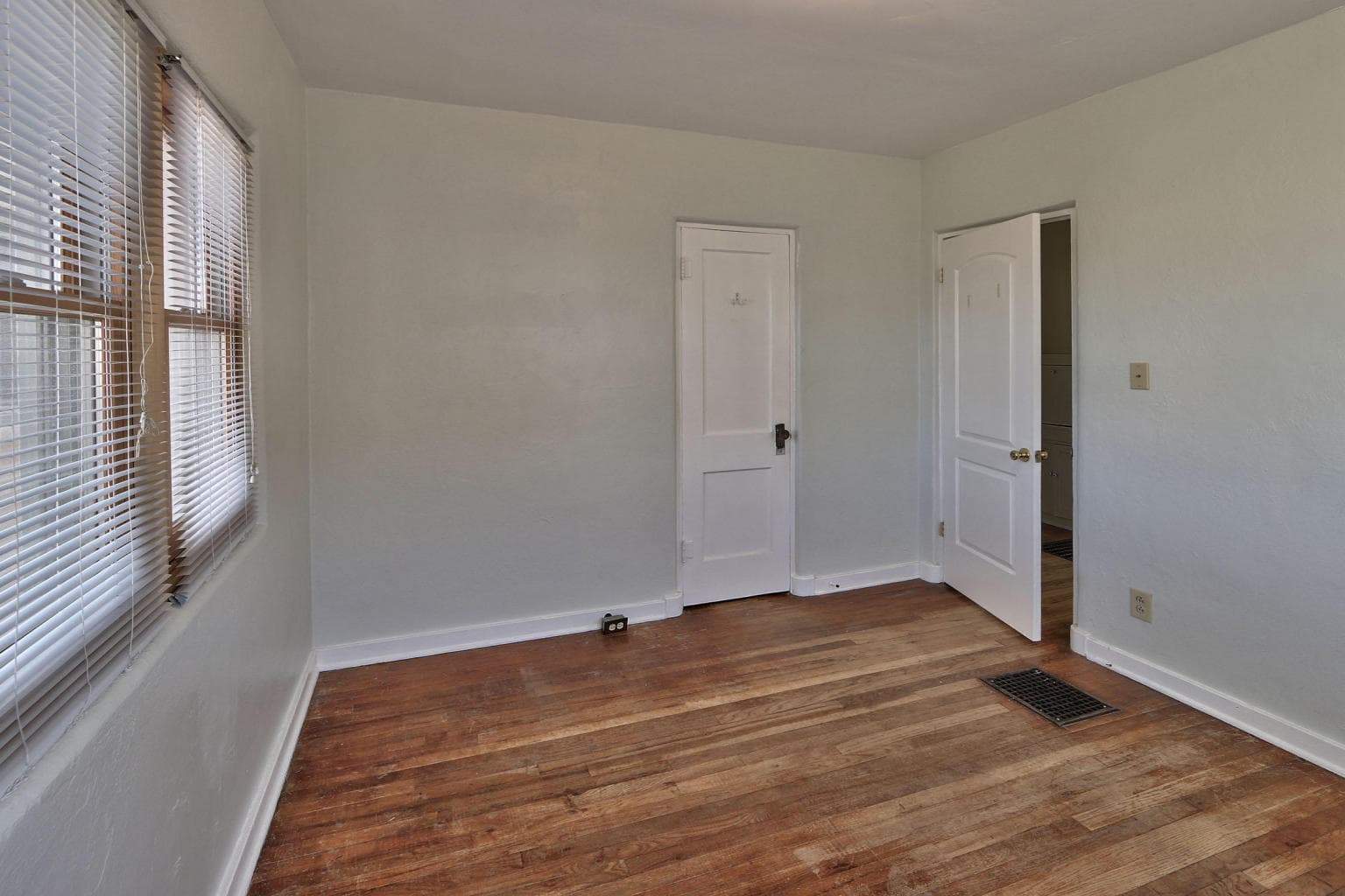 Albuquerque Apartment: 2111 Lead Avenue SE
