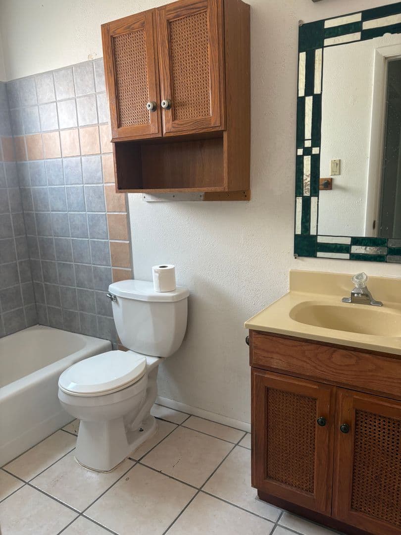 Albuquerque Apartment: 633 Monroe St. NE