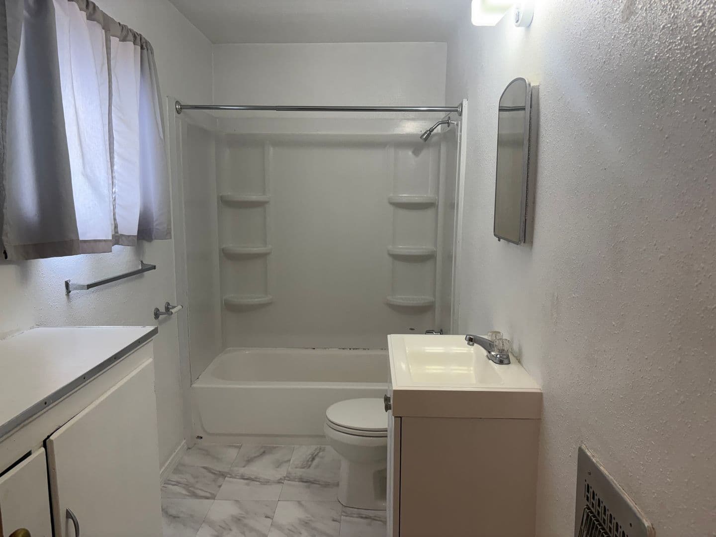 Albuquerque Apartment: 223 Solano Dr NE