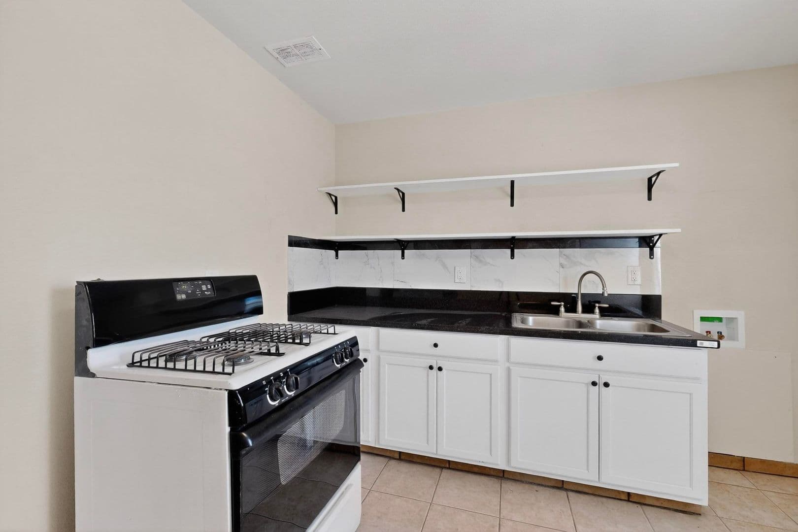 Albuquerque Apartment: 536 Cardenas Dr SE