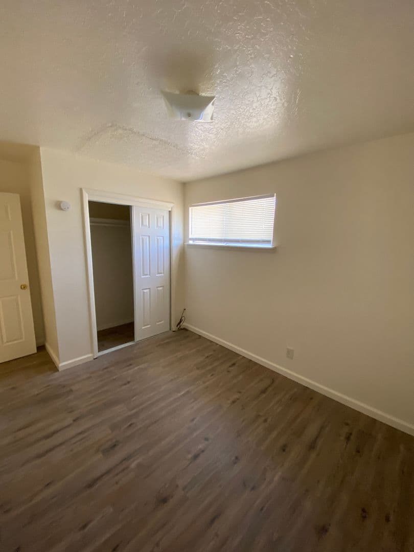 Albuquerque Apartment: 449 Charleston St SE