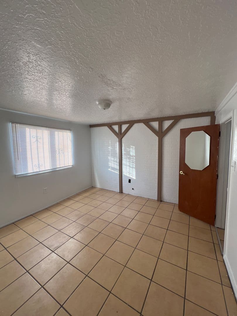 Albuquerque Apartment: 3924 3rd Street NW