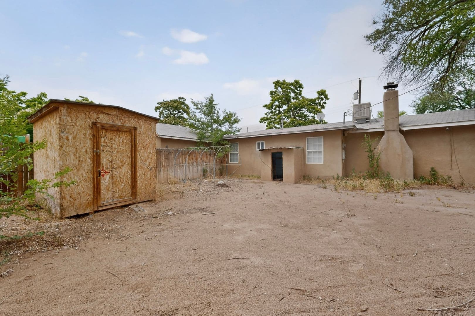 Albuquerque House: 1846 Henry Circle SW