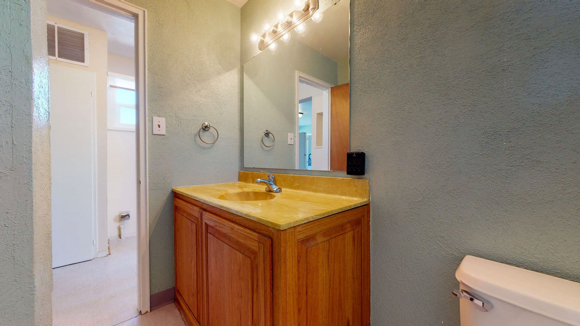 Albuquerque Apartment: 404 Prospect Ave NE