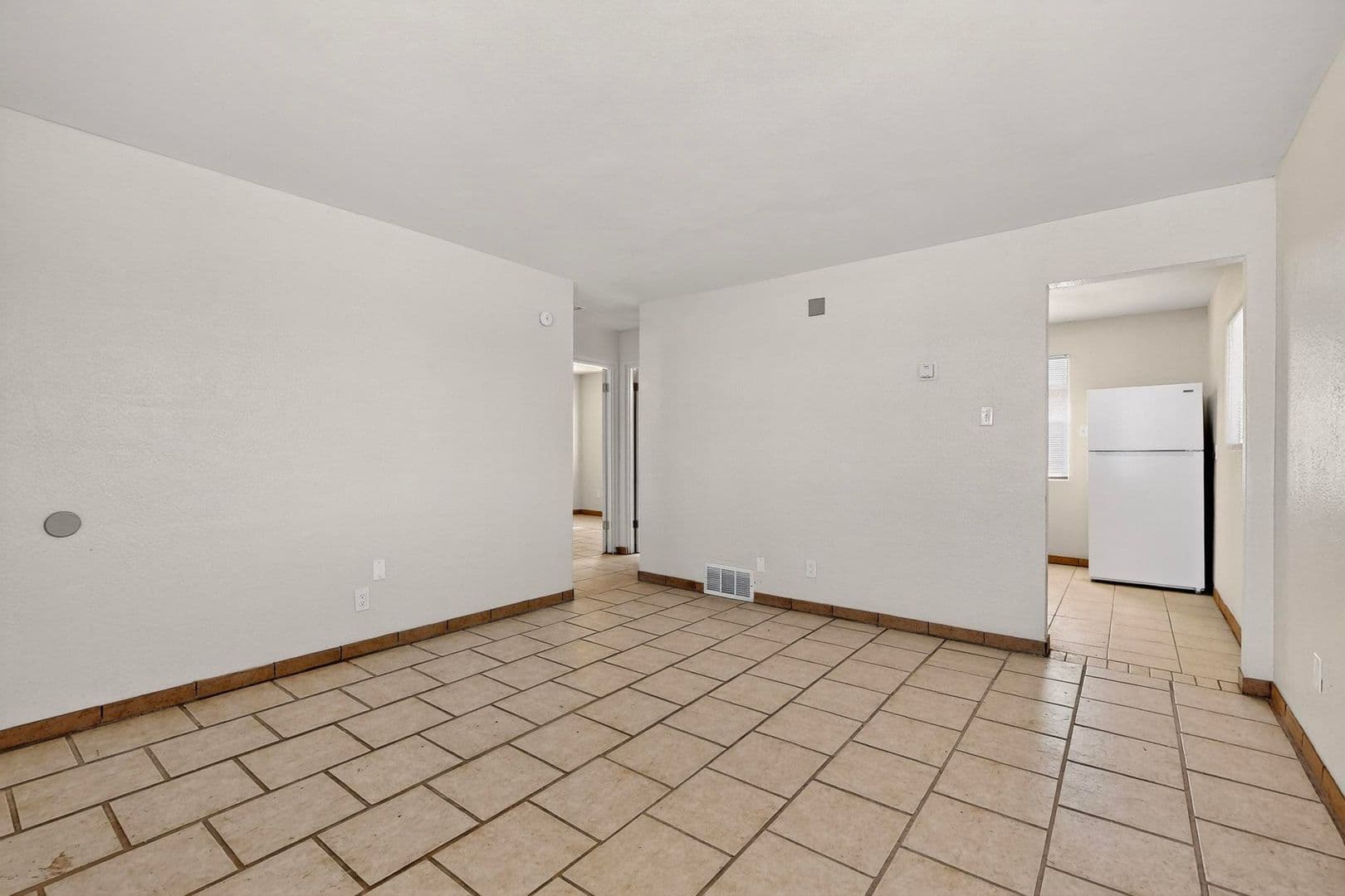 Albuquerque Apartment: 536 Cardenas Dr SE