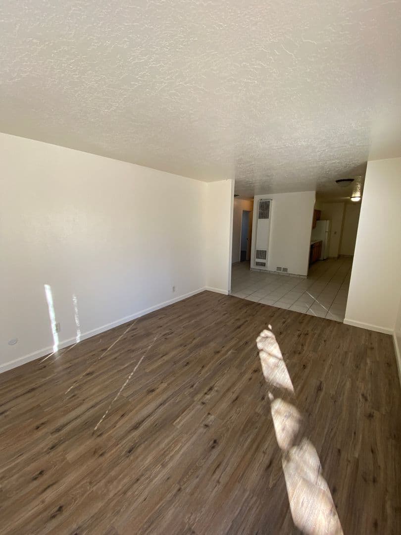 Albuquerque Apartment: 449 Charleston St SE