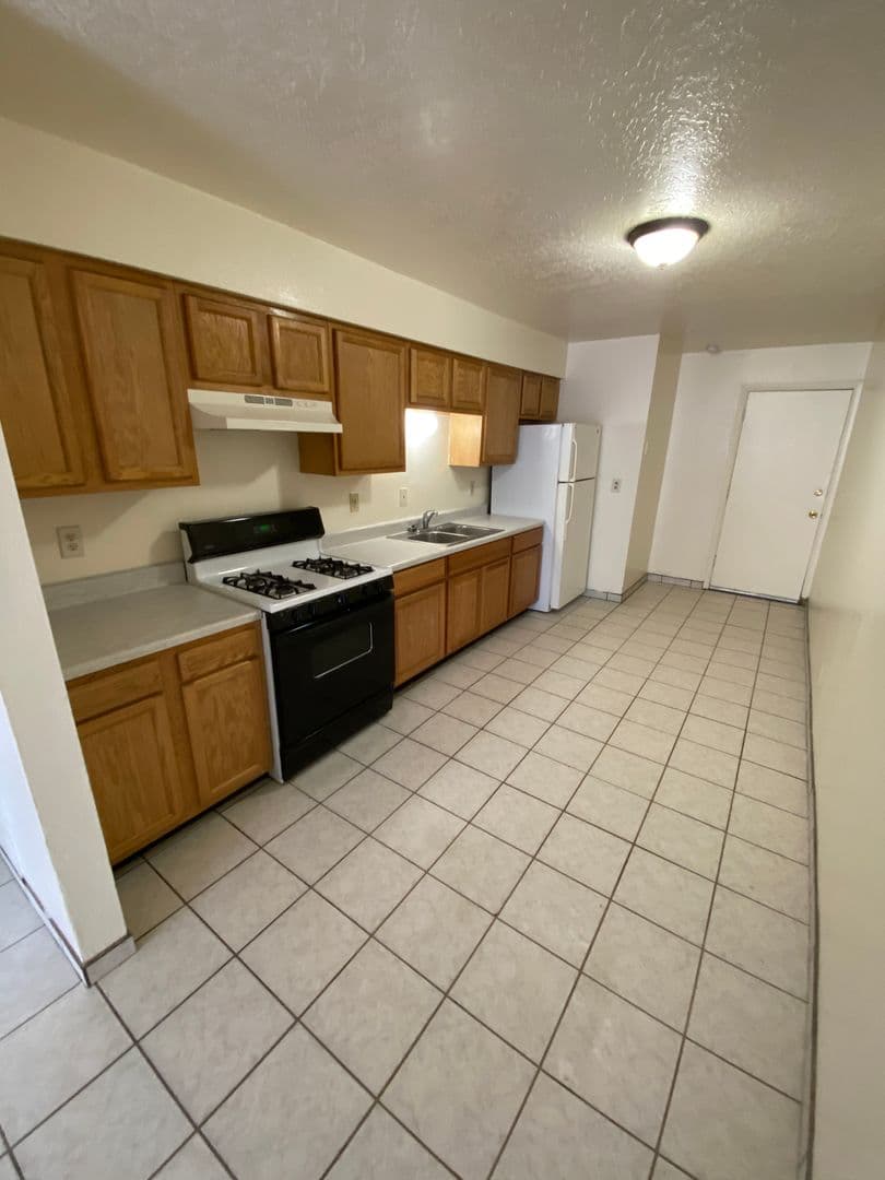 Albuquerque Apartment: 449 Charleston St SE
