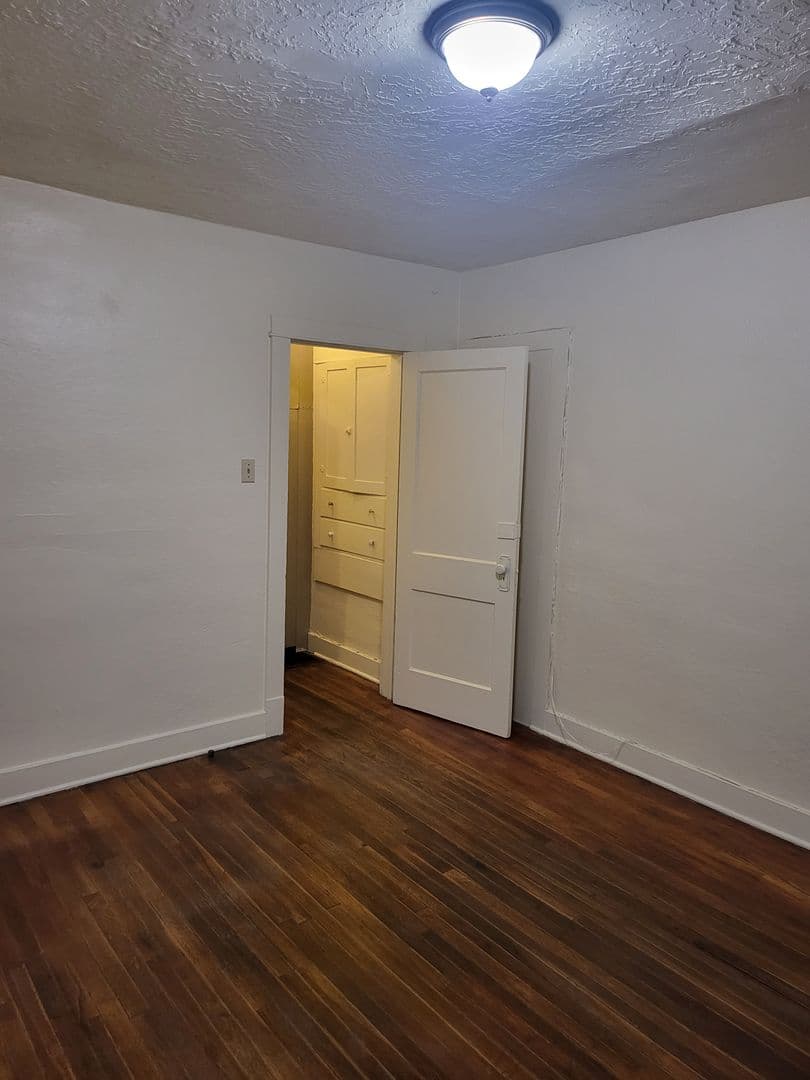 Albuquerque Apartment: 1900-1910 Gold Ave SE