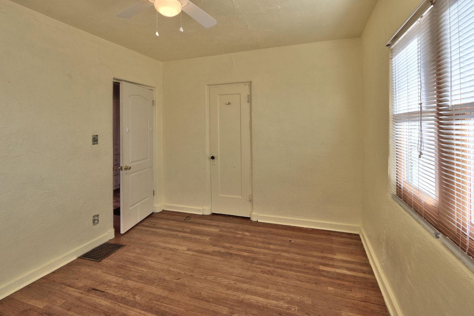 Albuquerque Apartment: 2111 Lead Avenue SE