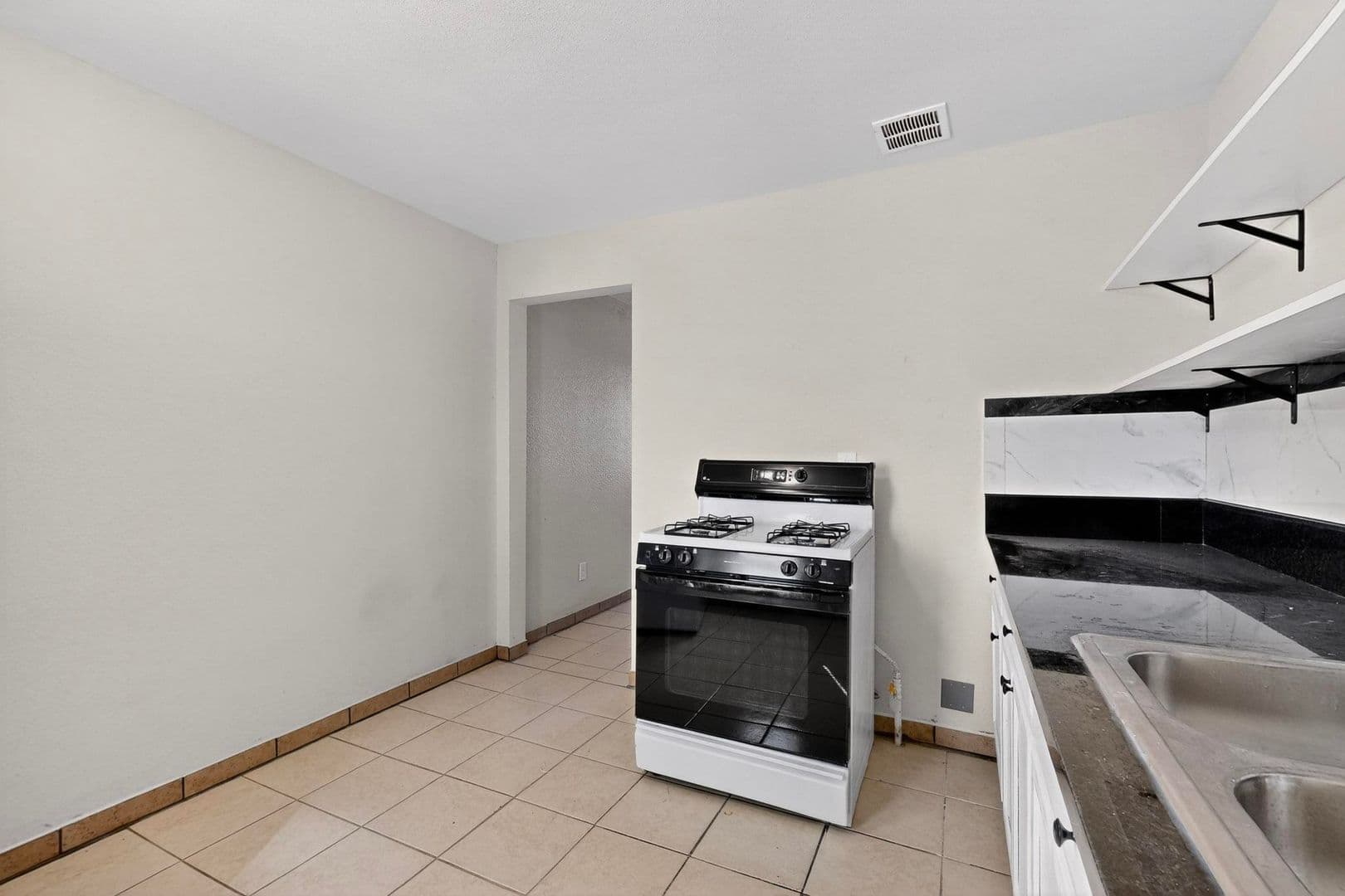Albuquerque Apartment: 540 Cardenas Dr SE