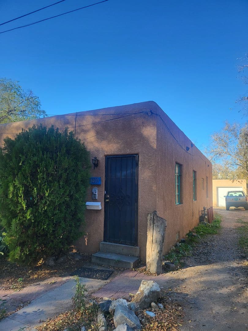 Albuquerque Apartment: 1407 - 1409 Hazeldine Ave SE